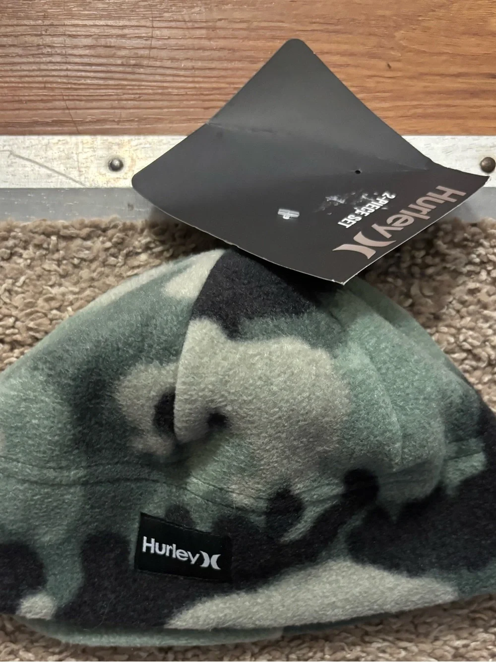 Hurley NWT Unisex Youth Green Camo Fleece Beanie
